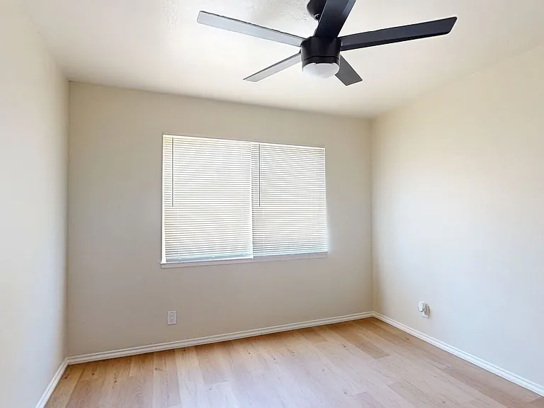 3040 Lynde St — Photo 14