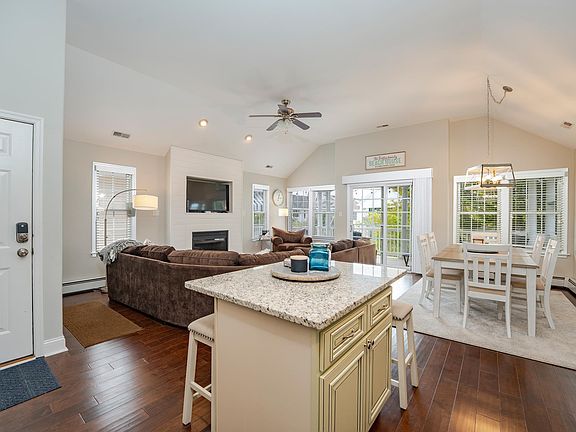 5th image of 1525 Asbury Ave #B