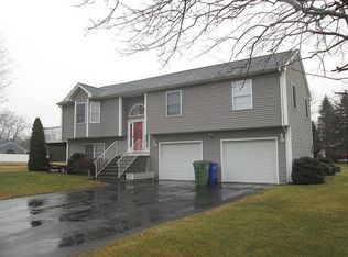 12 Vicki Ln, Cromwell, CT 06416