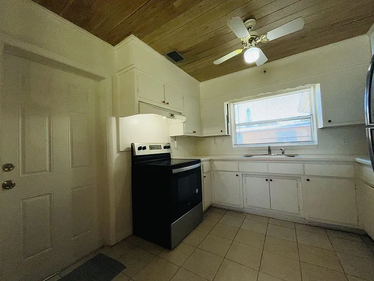 1406 Citrus Ave — Photo 5