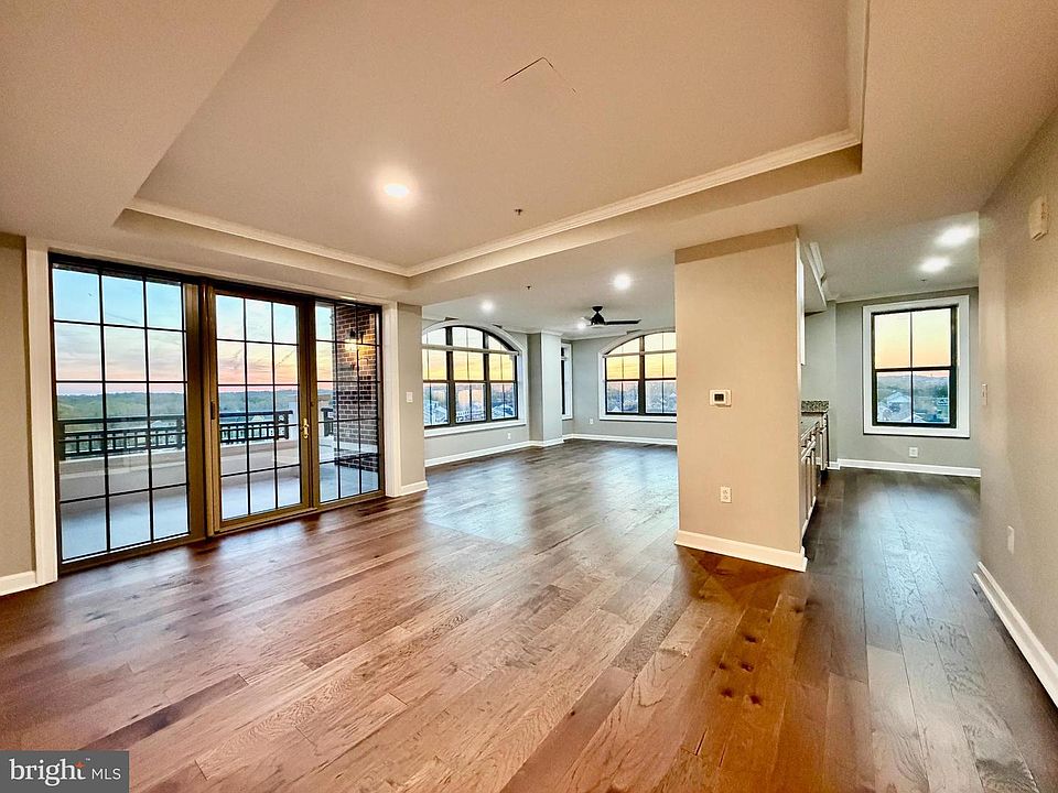 1st image of 485 Harbor Side St APT 914