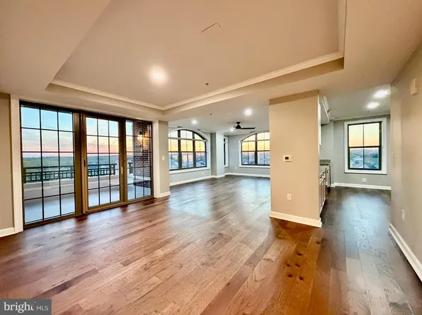 485 Harbor Side St APT 914, Woodbridge, VA 22191