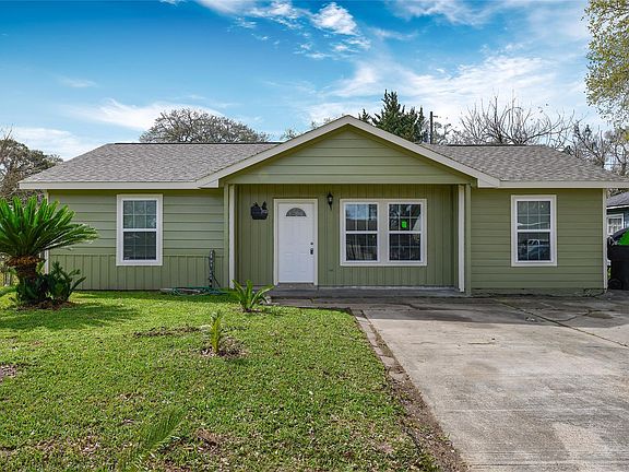 2nd image of 3938 Daphne St