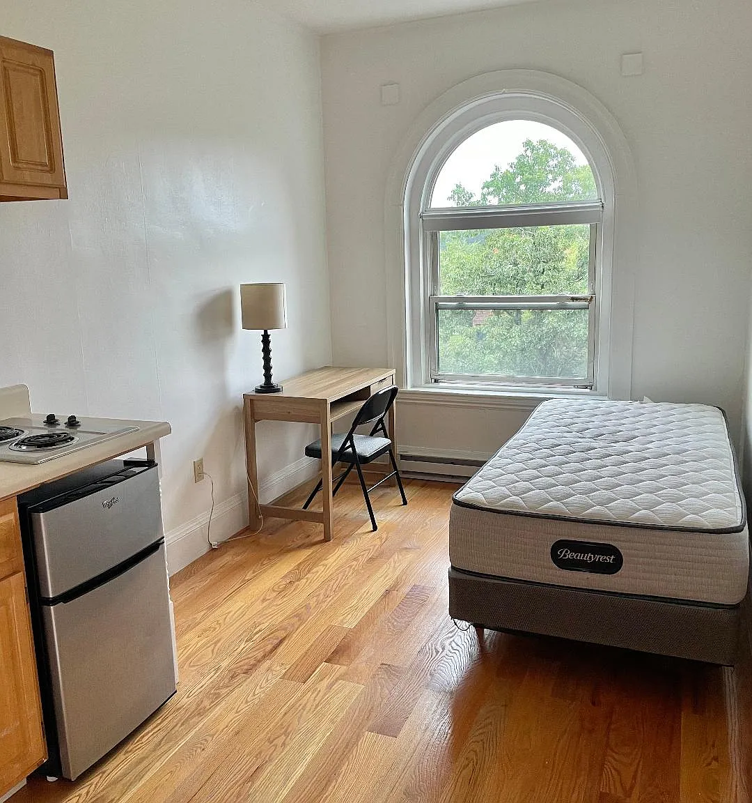 Studio, 1.0 bath, $1,995 — Photo 1