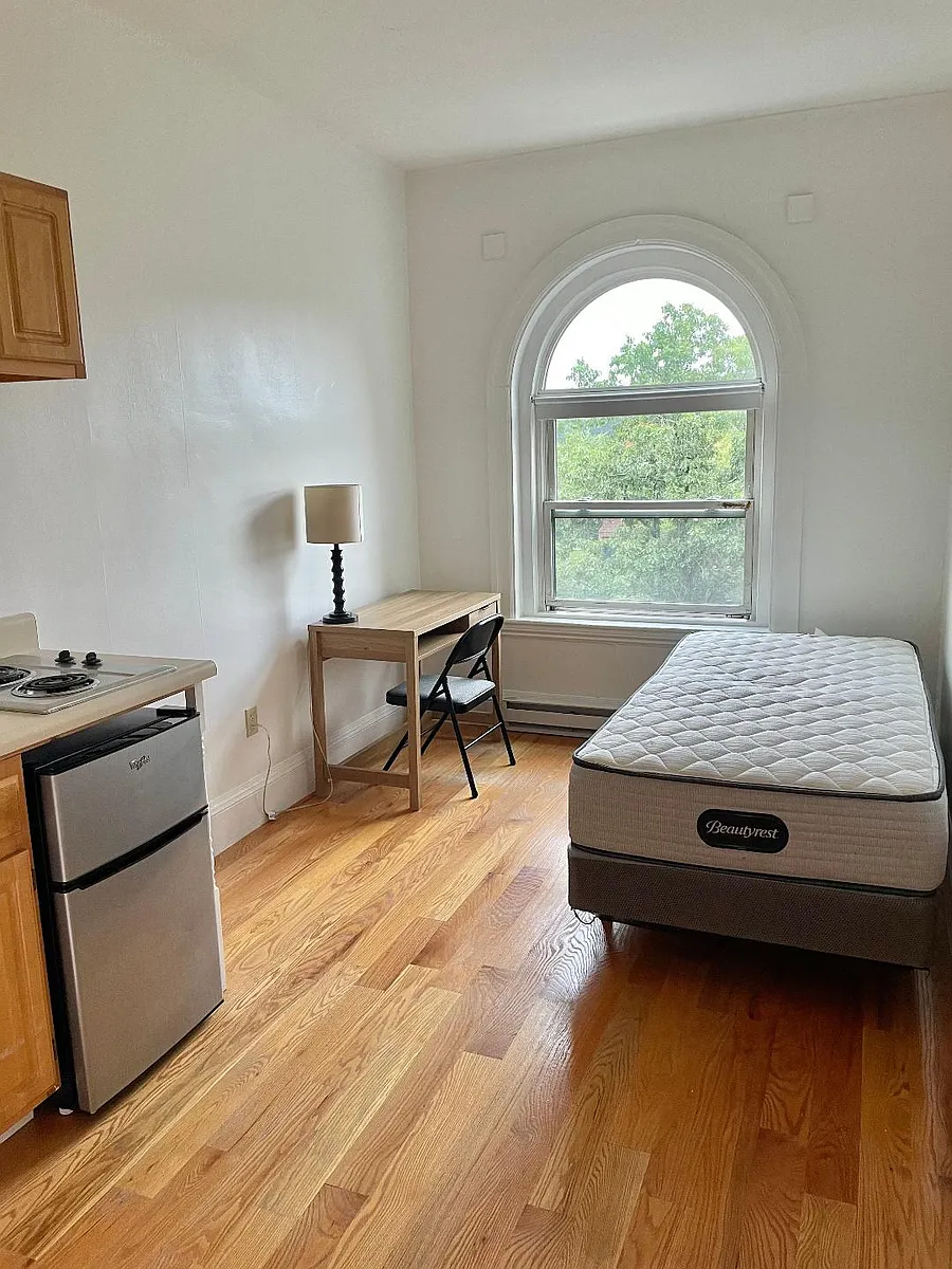 Building Photo - 1061 Beacon St #11