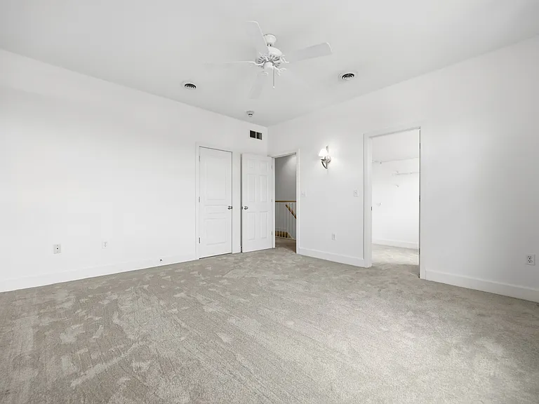 251 Carron St — Photo 24