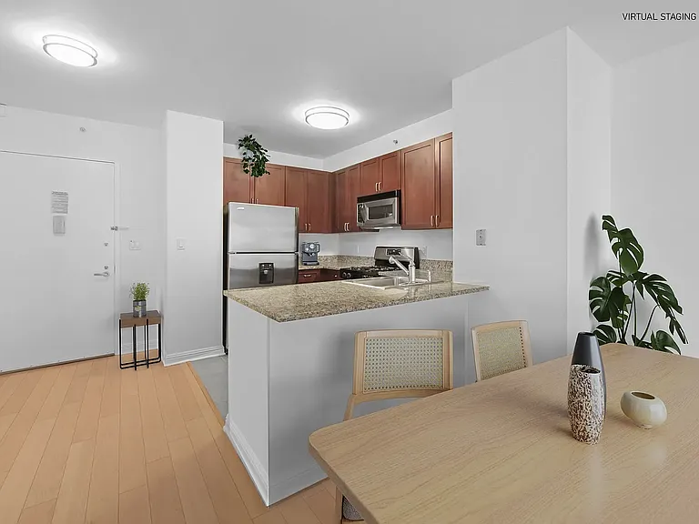 211 N End Ave #14H — Photo 3
