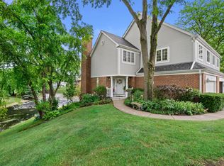 700 Monroe Dr, Lindenhurst, IL 60046