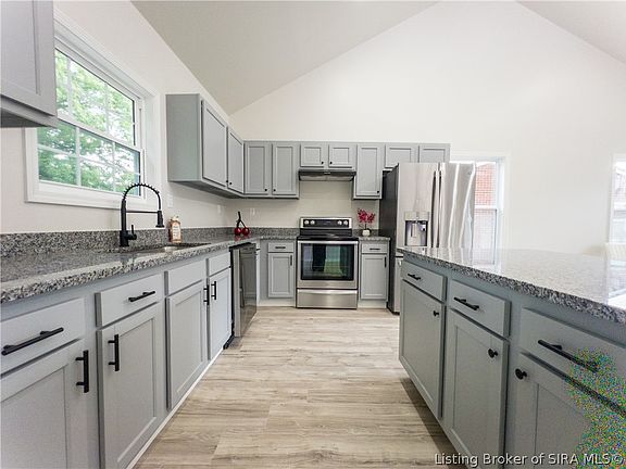 4th image of 515 Arlington