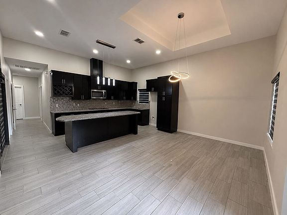 4th image of 1615 Fresnillo Dr