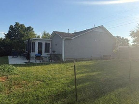 3rd image of 530 Jim McKenzie Rd