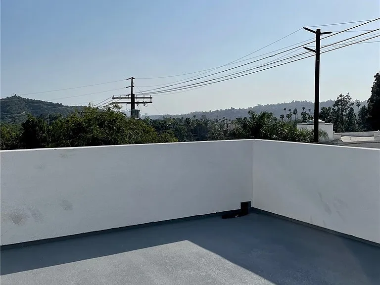 118 S Avenue 63 — Photo 17