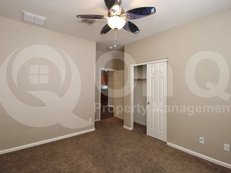 867 E Aberdeen Dr — Photo 14