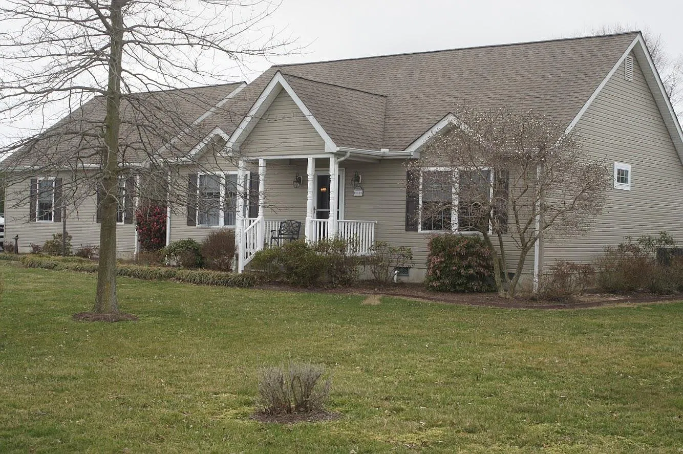 3 bed, 1893 sqft, $2,300 — Photo 1