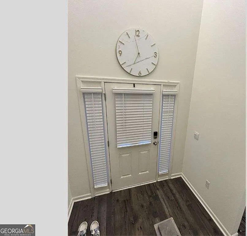 4 bed, 3.0 bath, $3,500 — Photo 2