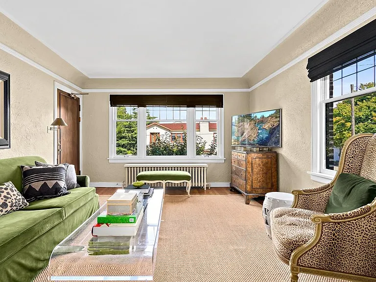 E Highland Dr — Photo 4
