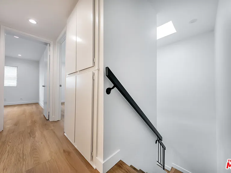 22135 Burbank Blvd #4 — Photo 20