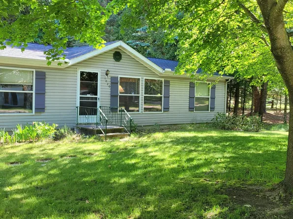 1020 2nd St, Pentwater, MI 49449