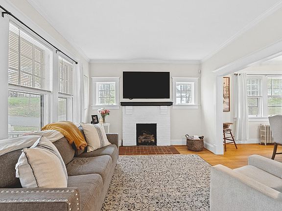 3rd image of 2607 Cedar Dr