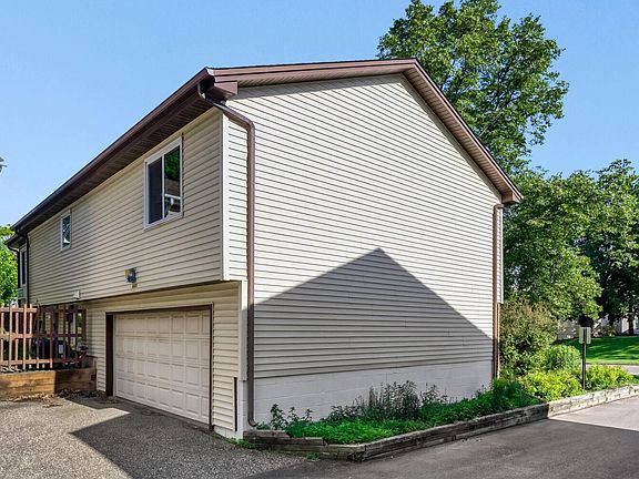 4th image of 3458 Pilgrim Ln N