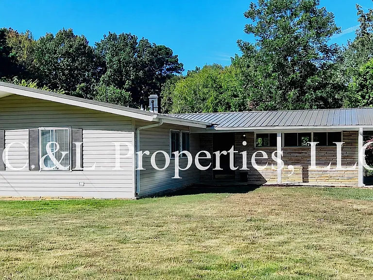 256 Sherwood Dr — Photo 1