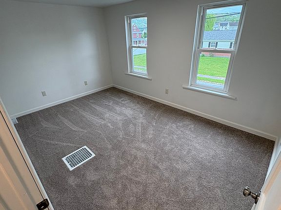 3rd image of 316 W 21st St
