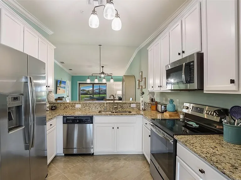5557 Palmer Cir #202 — Photo 6