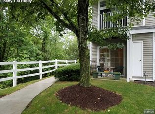 1059 Cambridge Ct, Mahwah, NJ 07430