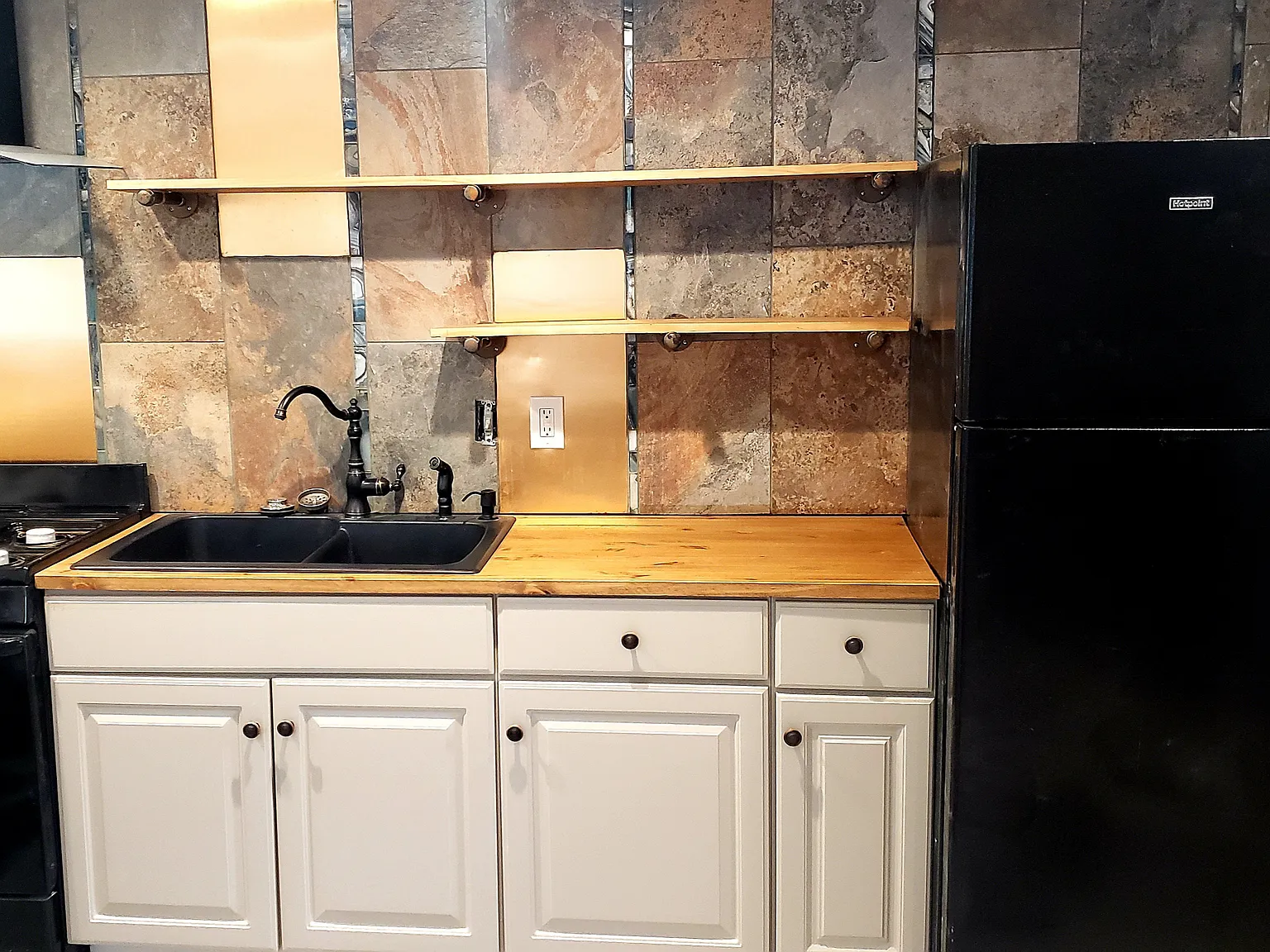 1 bed, 450 sqft, $1,200 — Photo 3