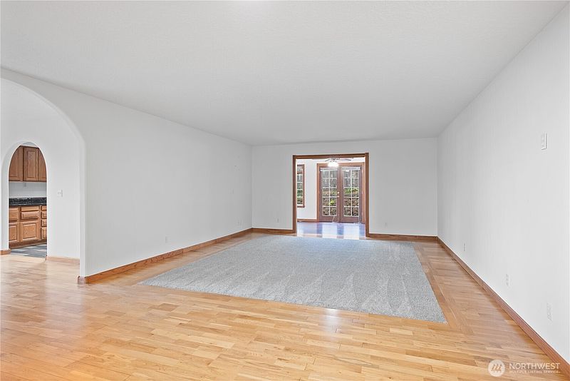 3rd image of 215 Paxton Road