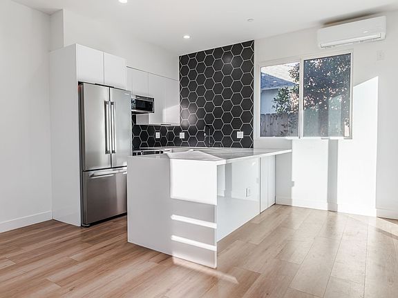 5th image of 10717 Addison St #3
