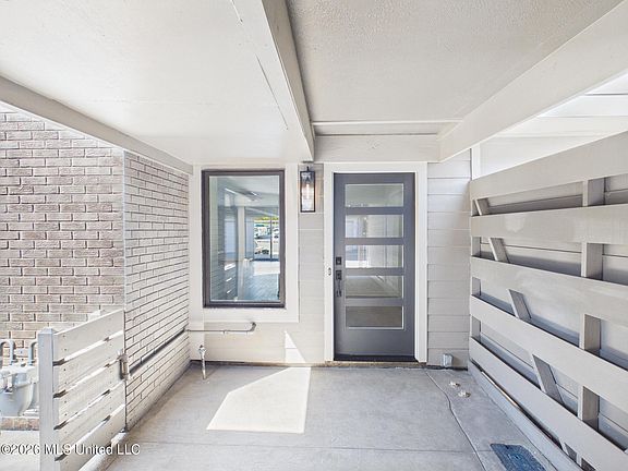 5th image of 14 Breakers Ln