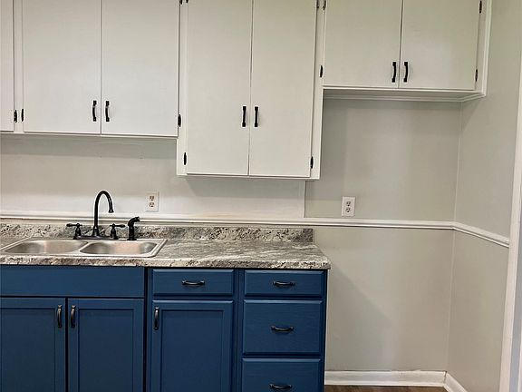 3rd image of 3316 Loch Haven Rd