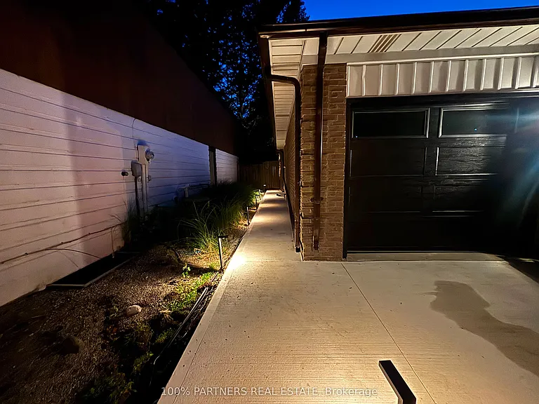 244 Burbank Dr #BASEMENT — Photo 25