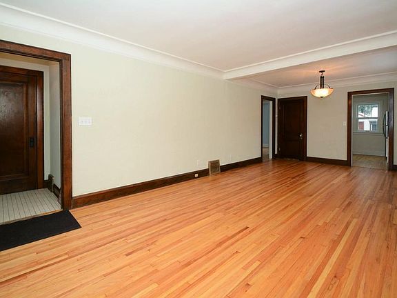4th image of 737 Cottage Ave E