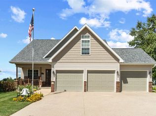 110 Willow Ln, North Liberty, IA 52317