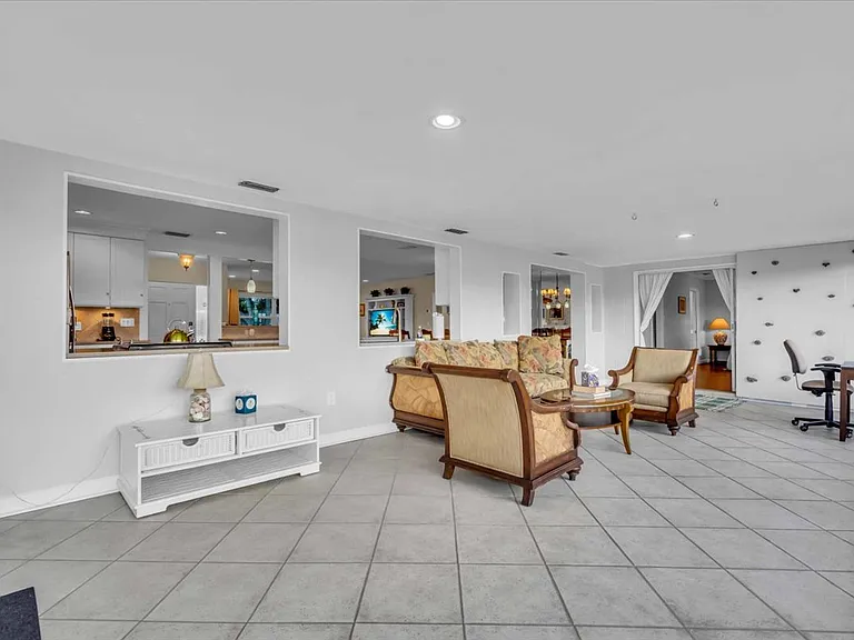 2732 Valencia Dr — Photo 13
