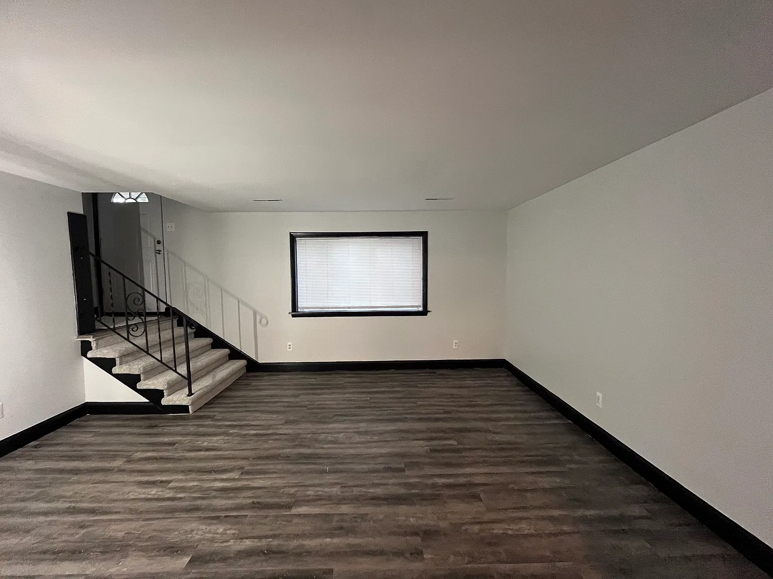 2 bed, 1.5 bath, 1100 sqft, $1,650 — Photo 2