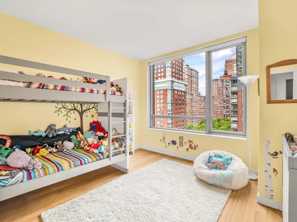 2 River Terrace image 8 of 24