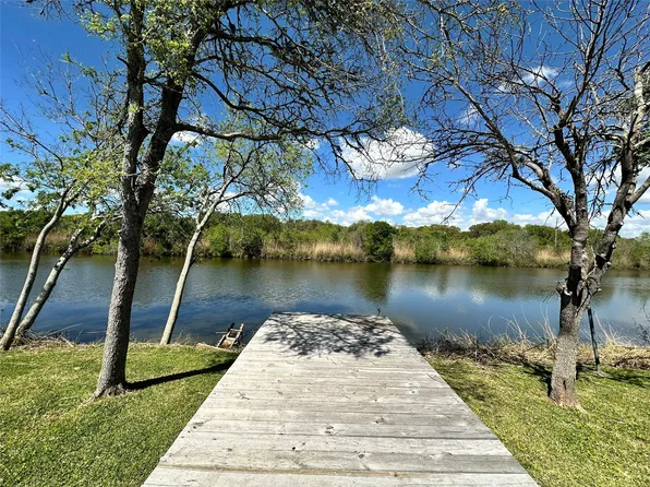 1910 Duncan Dr, Oyster Creek, TX 77541