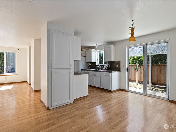 3rd image of 2330 Sherwood Lane