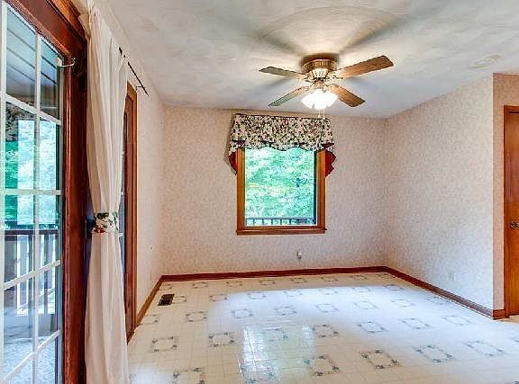 4th image of 1199 Hutcheson Ln