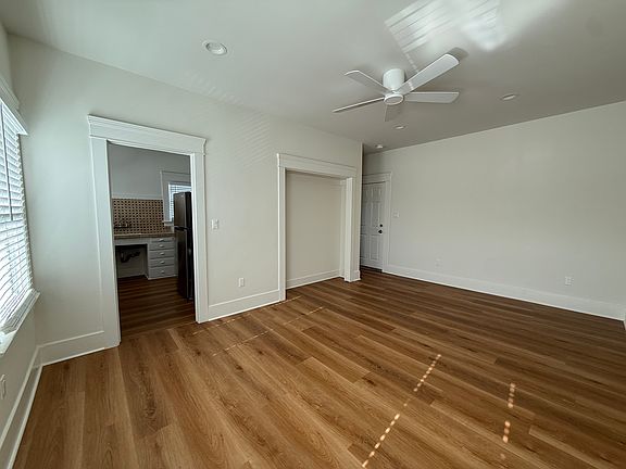 2nd image of 1441 Edgecliffe Dr APT 32