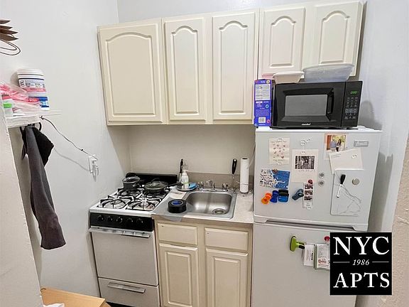 5th image of 336 E 87th St APT 3B