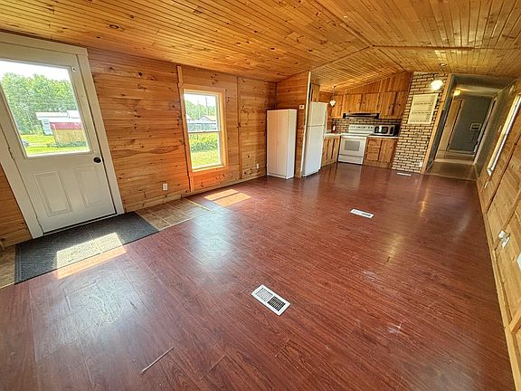 5th image of 722 Hinckley Road