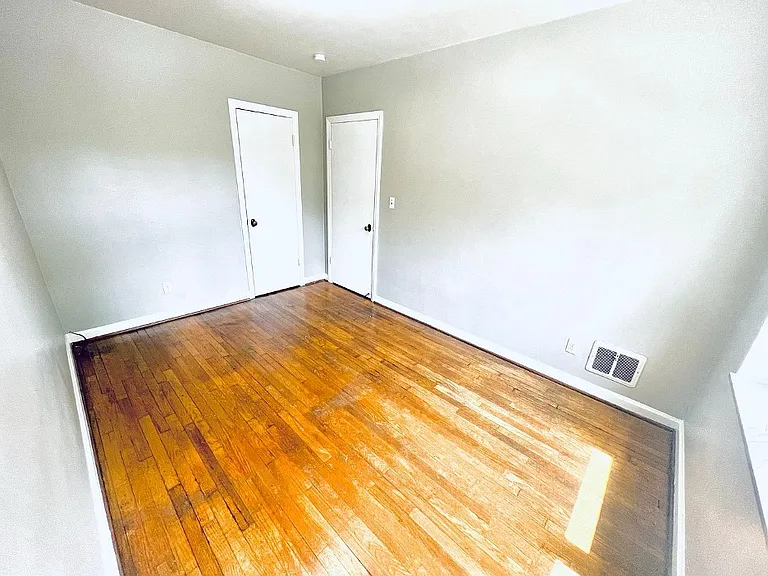 1525 Waltham Rd — Photo 10