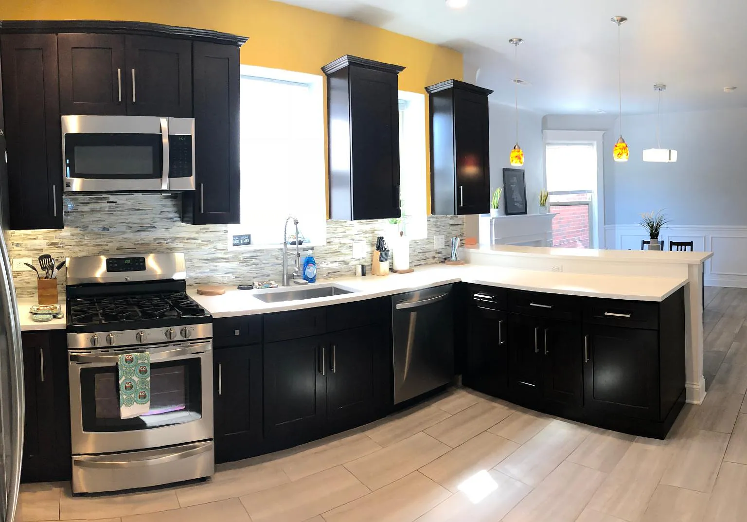 4 bed, 1902 sqft, $3,396 — Photo 2