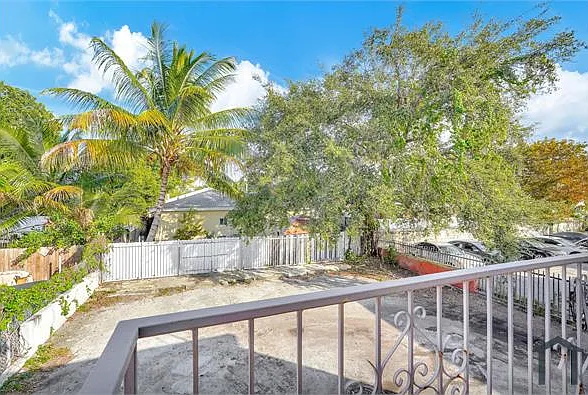 8295 NE Miami Ct #4 — Photo 9