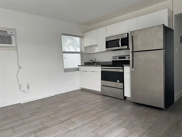 7910 Abbott Ave #6 — Photo 2