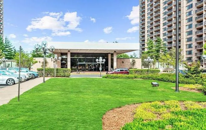 Building Photo - 3705 S George Mason Dr